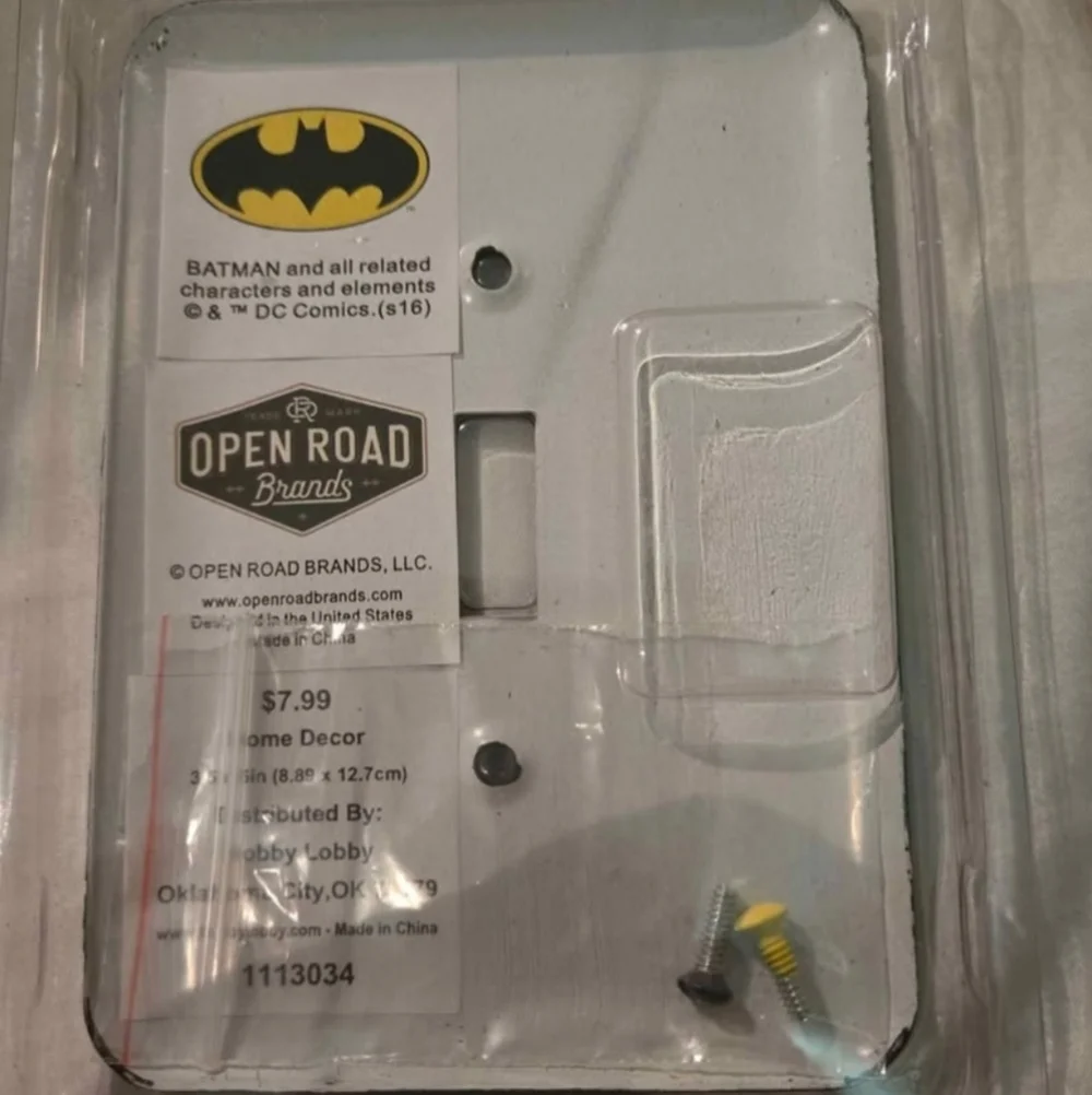 DC Comics Batman Suit Light Switch Cover Plate Graphic Wall Hardware NEW NIB - Picture 5 of 5